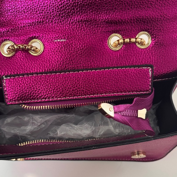 Vibrant Color Contrast Striped Shoulder Bag with Gold Chain, New - Picture 11 of 12